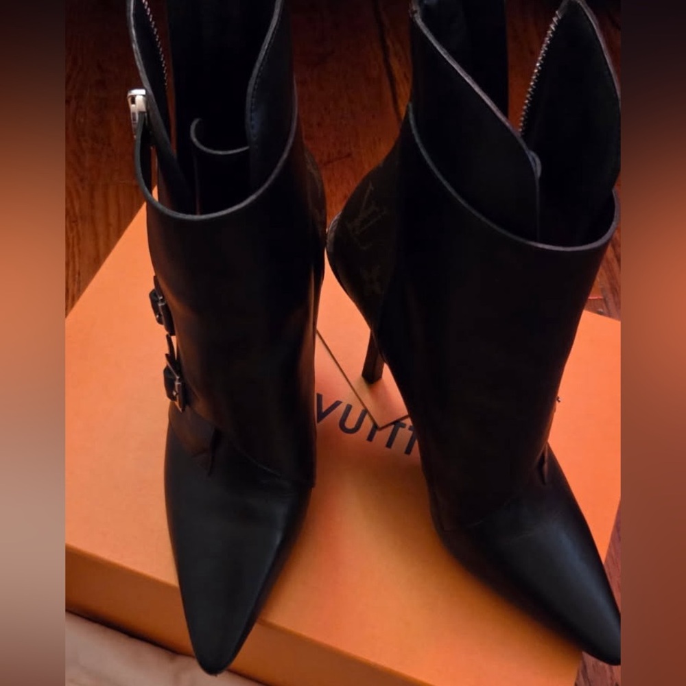 Louis Vuitton Black Leather Boots with Monogram Heel - Picture 5 of 8